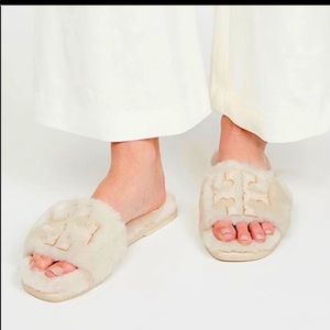 ❌SOLD❌💞 BRANDNEW SHEARLING SOFT SLIDES💞